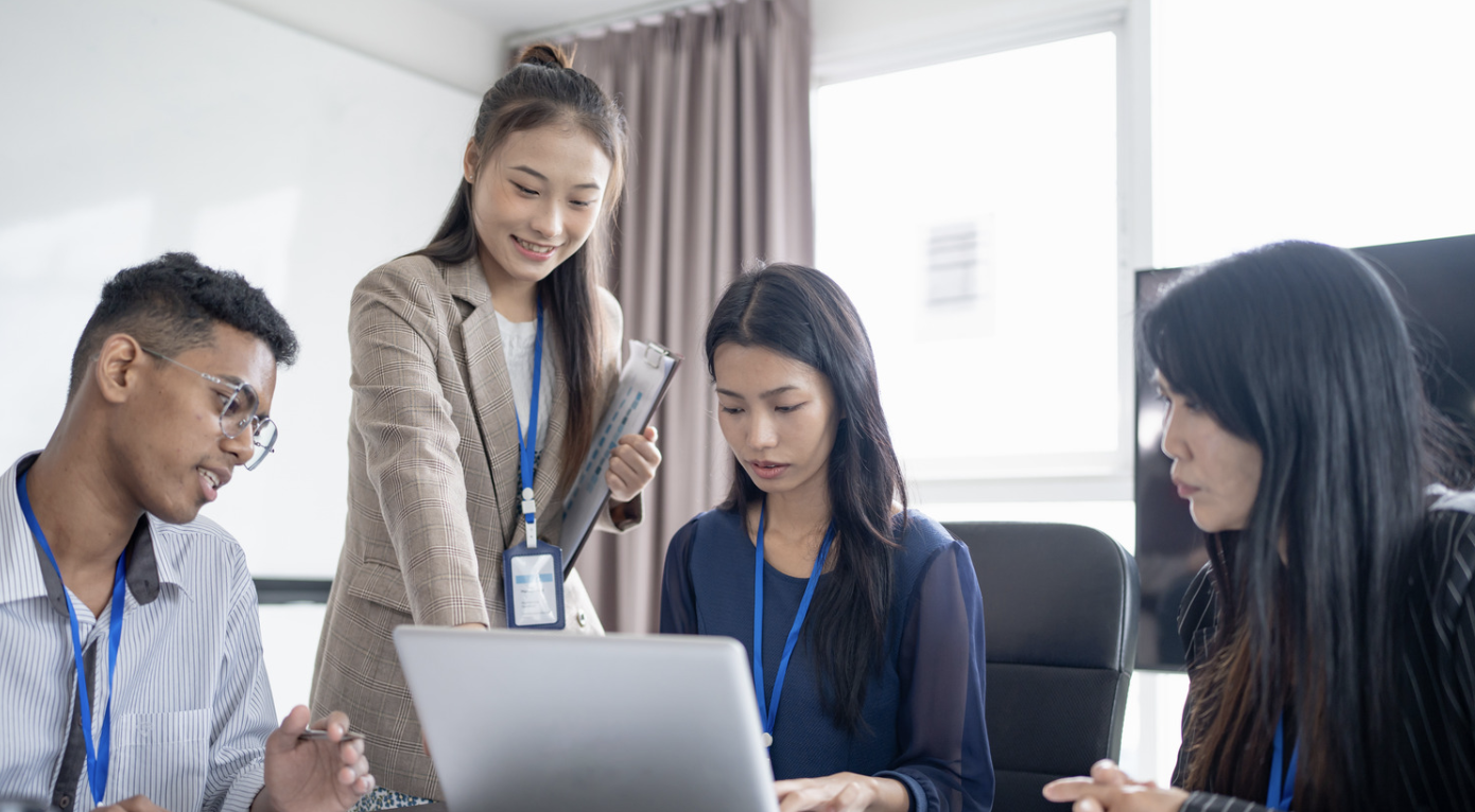 Collaboration Nation: 9 Workplace Advantages and Expert Recommendations for Success