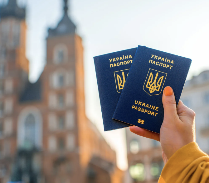 Abroad on a Budget: 11 Tips for Working Overseas Without Money